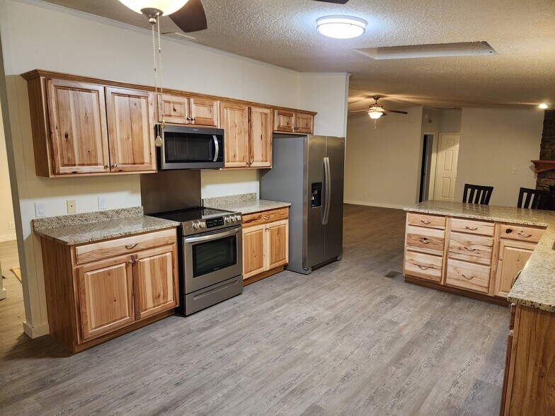 Building Photo - 21 Powder Horn Trail