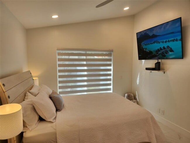 Building Photo - 1303 Seagrape Cir