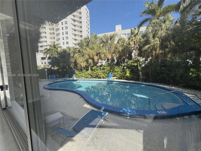 Building Photo - 9700 E Bay Harbor Dr