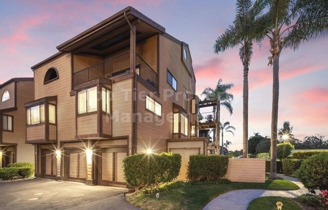 Building Photo - **Beautiful, Fully-Furnished 2 bed / 2.5 bath Townhome in Coastal Carlsbad - Available NOW**