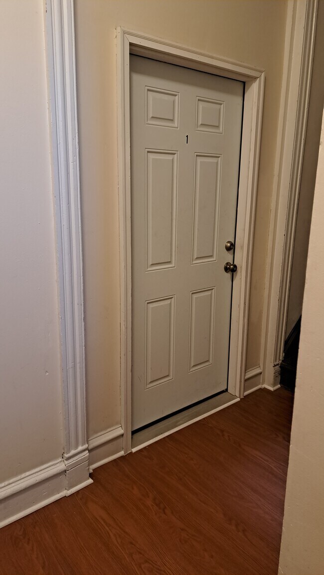 Building Photo - 2215 Brookfield Ave