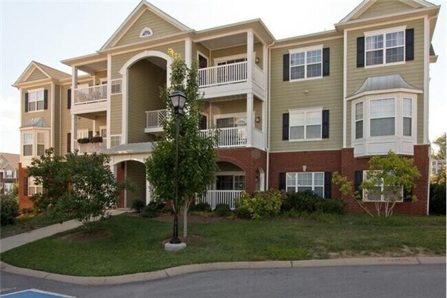 Primary Photo - 2 Bedroom Condo in Lenox Village