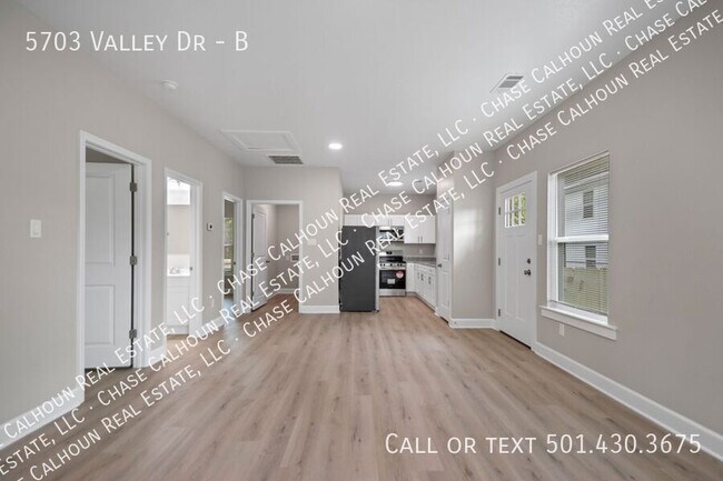 Building Photo - 5703 Valley Dr