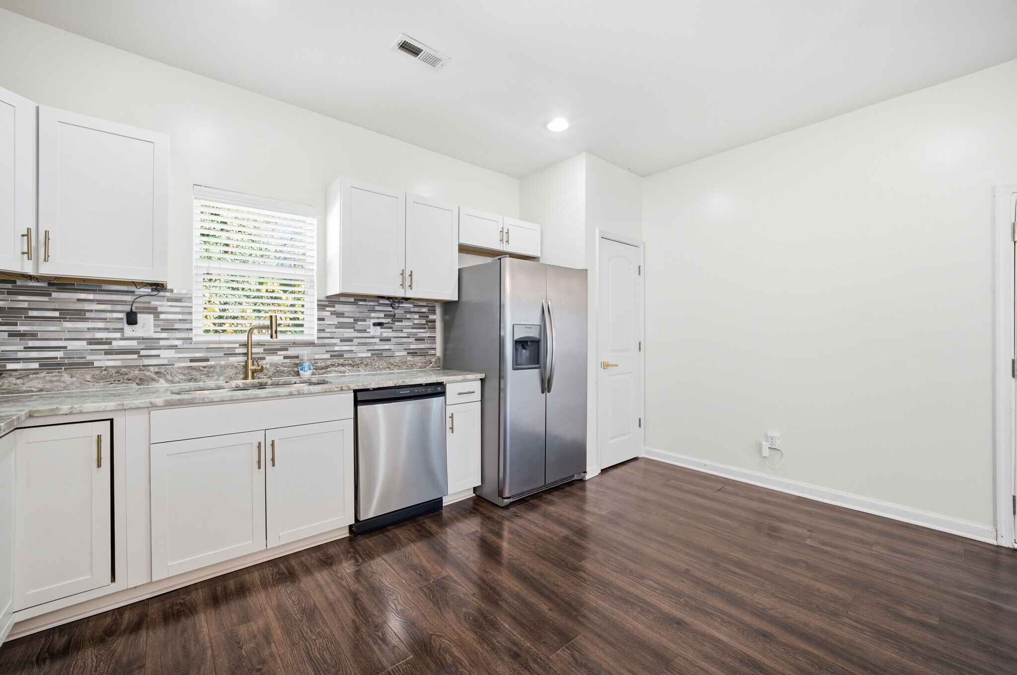 Building Photo - 16 Bagley St