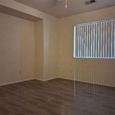 Building Photo - 985 E Mingus Ave