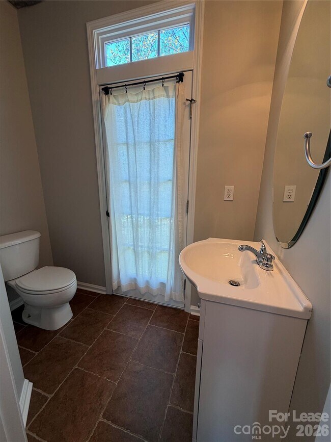 Building Photo - 13812 Hill St