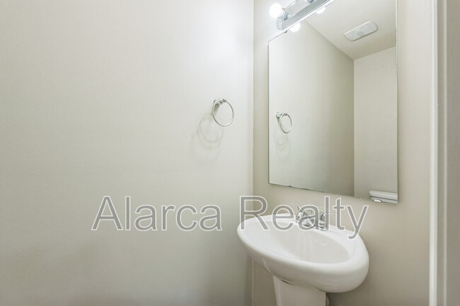 Building Photo - 861 Plaza Walk Dr