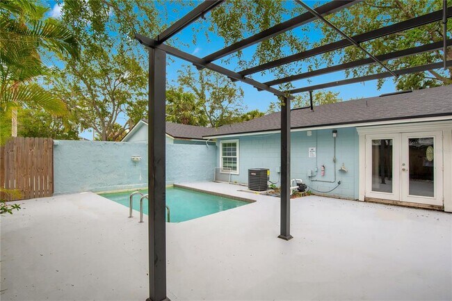 Building Photo - 6151 Sandcrest Cir