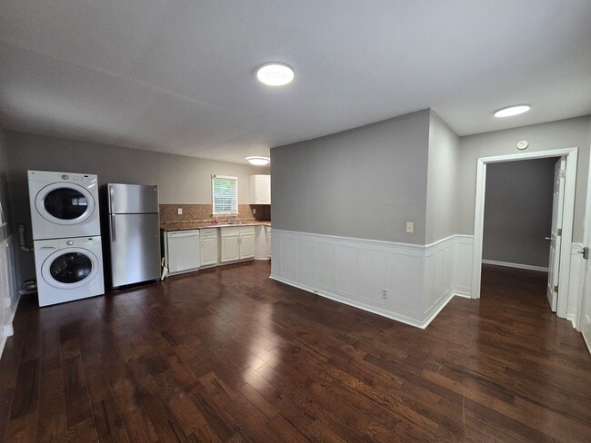 Building Photo - Live in Red Bank!