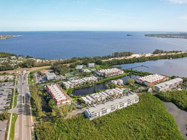 Building Photo - 3607 E Bay Dr