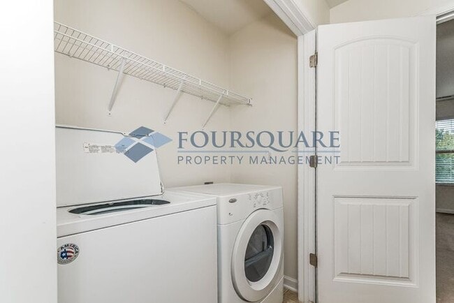 Building Photo - Townhome | Washer/ Dryer Included |Fenced ...
