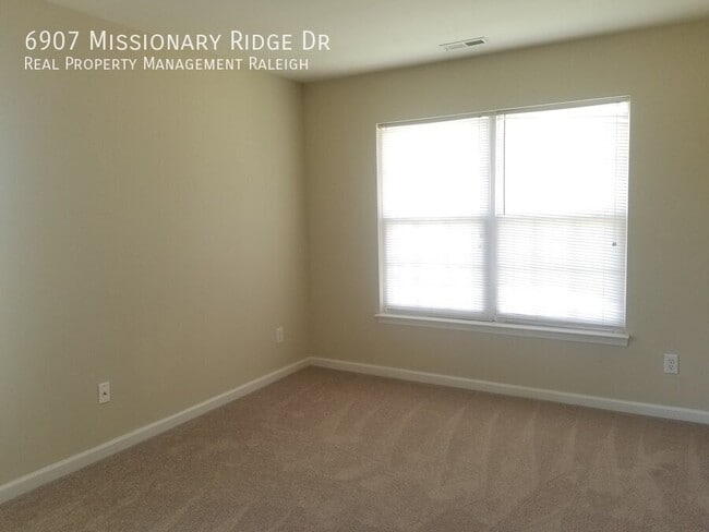Building Photo - 6907 Missionary Ridge Dr