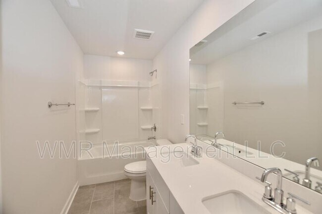 Building Photo - 121 Guardian Gate Dr