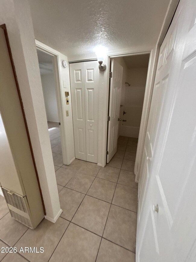 Building Photo - 840 S Main St