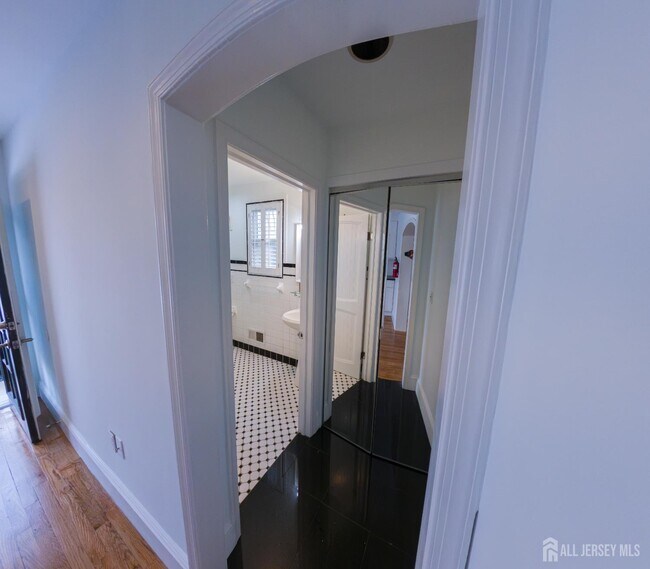 Building Photo - 15 Sedgwick St