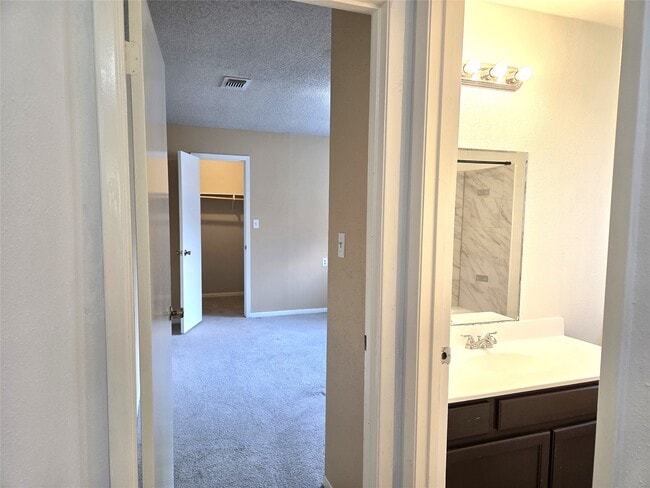 Building Photo - 13427 Juniper Point Dr