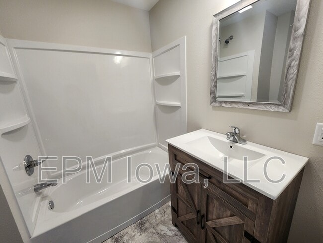 Building Photo - 608 6th St NW