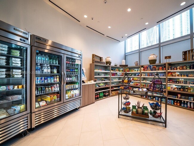 Building Photo - 851 NE 1st Ave