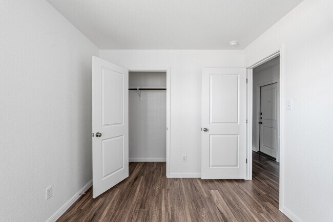 Building Photo - "Charming 3-Bedroom Retreat with Granite Countertops & Guest Suite in Killeen!"