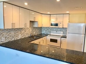 Building Photo - 13155 Ixora Ct