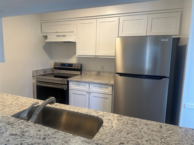 Primary Photo - 711 Skylark Rd