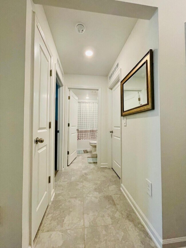 Building Photo - 639 Daring Dr