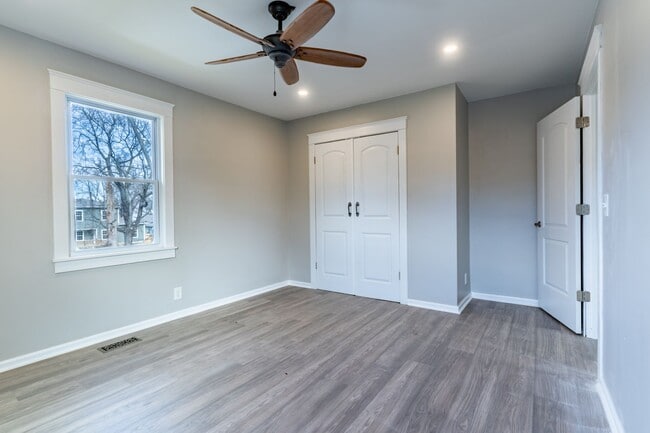 Building Photo - Renovated 3 bed/2 bath just minutes from Downtown!!