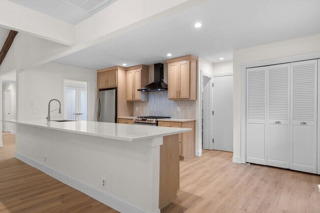 Building Photo - Totally renovated open concept with vaulted ceilings