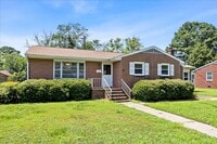 Building Photo - 3BR/1.5BA Brick Ranch with Fireplace | Extra Storage | Hampton Near Shipyard & I-64