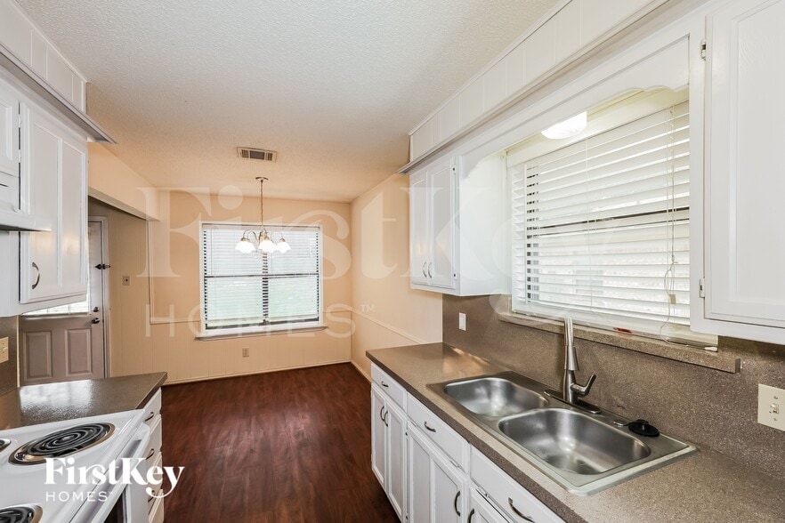 Building Photo - 6525 Constitution Dr