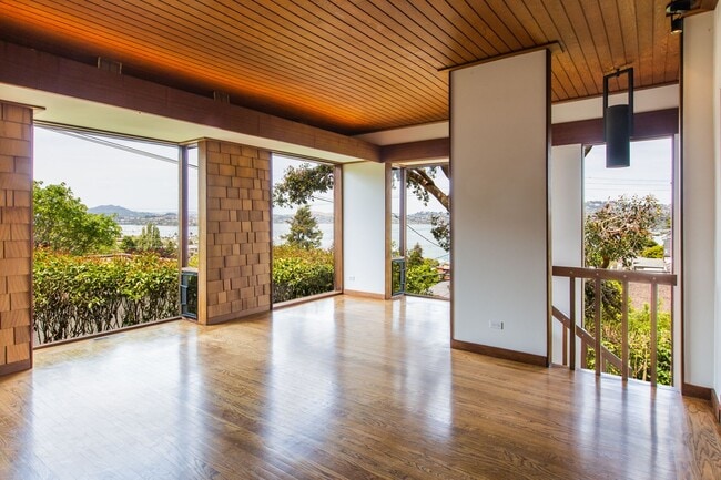 Primary Photo - Mid Century Beauty in the Heart of the Banana Belt