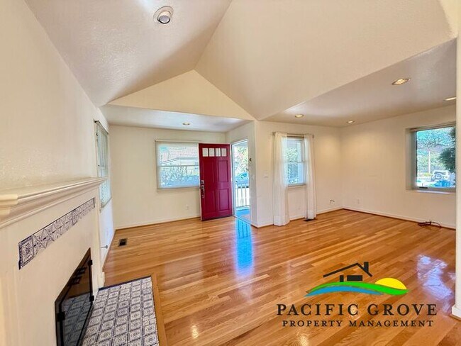 Building Photo - Updated 3 Bedroom in Pacific Grove!