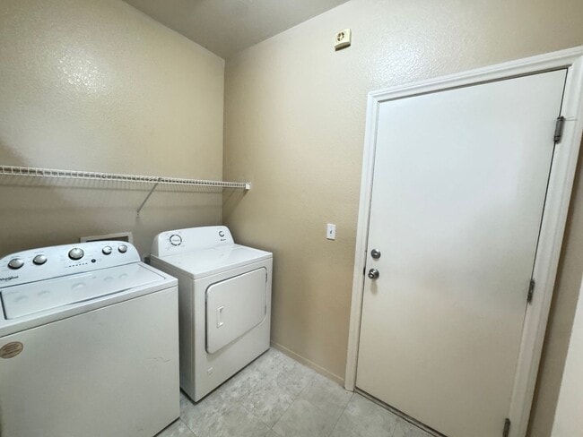 Building Photo - 4823 Celsion Rock St