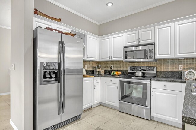 Building Photo - 10751 Oak Bend Way
