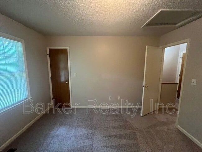 Building Photo - 2904 Faversham Pl