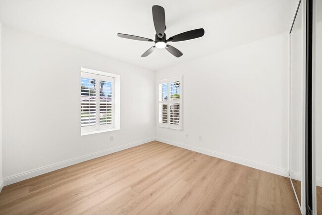 Building Photo - 37762 Drexell Dr