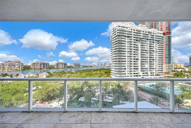 Building Photo - 100 South Pointe Dr