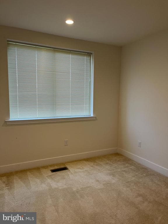 Building Photo - 805 Lakeview Ct