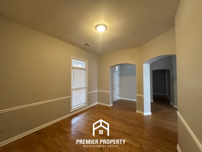 Building Photo - 8374 Kings Trail Cove