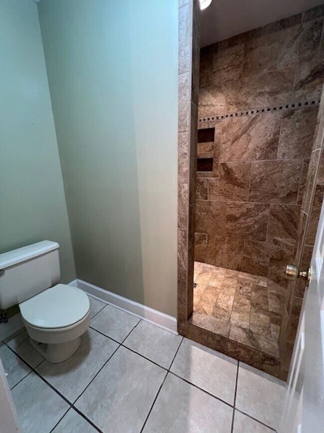 Building Photo - 3 Bedroom, 3 Bath Home in Dearing