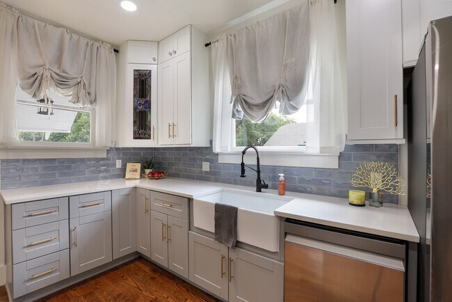 Building Photo - 1407 W Louisiana St