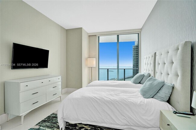 Building Photo - 501 NE 31st St