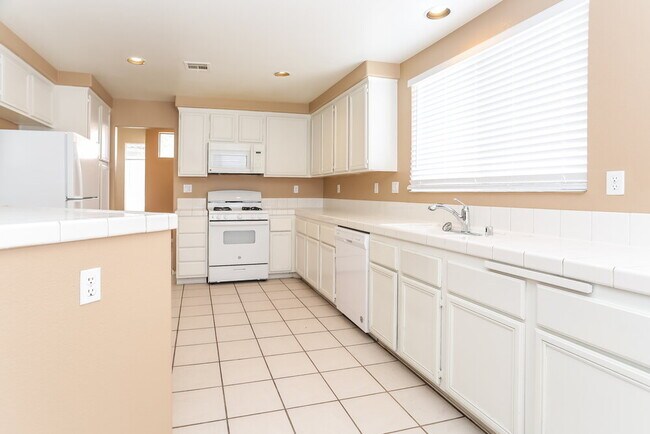 Building Photo - 1718 Rushing River Rd