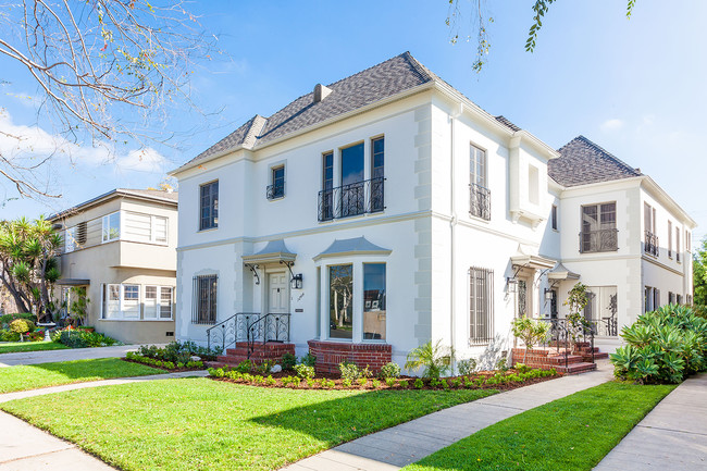 Front Building - 1246 S La Jolla Ave