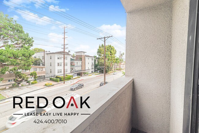 Building Photo - 4651 Cahuenga Blvd