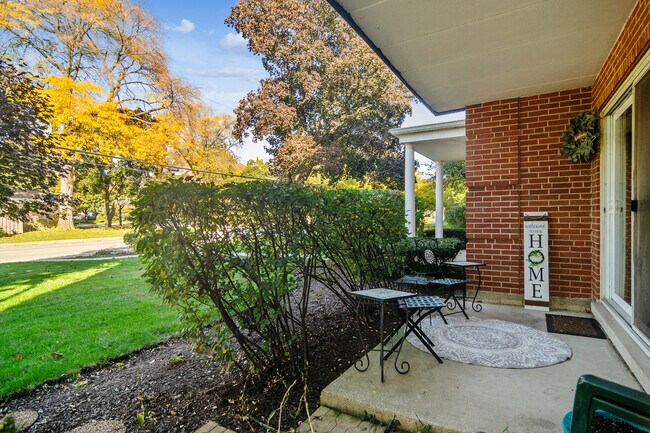 Building Photo - 801 E Miner St