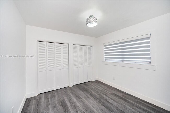 Building Photo - 1706 S Le Jeune Rd