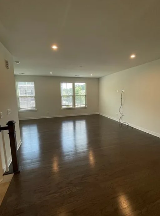 Building Photo - Three story town home with 2 car garage