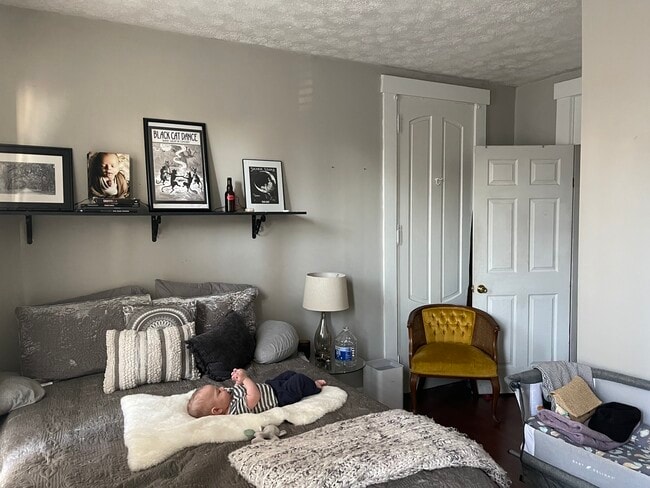 Main Bedroom - 646 Oak St