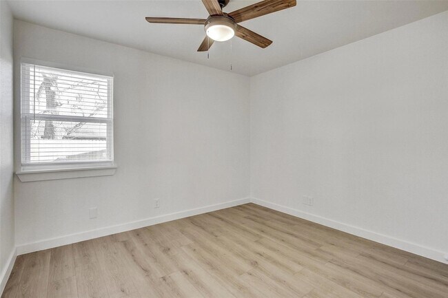 Building Photo - 1402 Valleyridge Cir